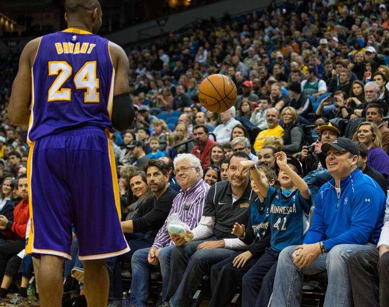 Il pubblico  tutto per Bryant, anche se i Lakers sono in trasferta. Reuters